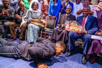 Ifoto ya Perezida wa Nigeria Buhari na Anthony Joshua yatumye benshi bacika ururondogoro - AMAFOTO 