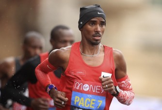 Mo Farah yahishuye uko yajyanwe mu Bwongereza acurujwe ari umwana