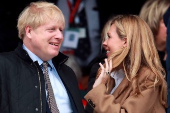 Nyuma yo gukira Covid-19 Minisitiri w’intebe w’u Bwongereza Boris Johnson yibarutse umuhungu