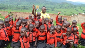 Umuryango “Nufashwa yafasha” wateguye ibirori by'abana uzamurikiramo igikombe wegukanye