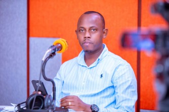 Sam Karenzi wasezeye kuri Radio10 agiye gutangiza ikiganiro ‘Urukiko rw’Ubujurire’ kuri Fine FM