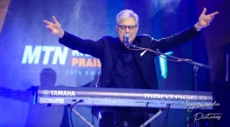 MU MAFOTO 50: Don Moen yasabiye umugisha u Rwanda yizeza abanyarwanda kuzagaruka gutaramira i Kigali