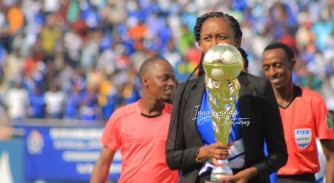  Miss Photogenic Muyango ni we waserukanye igikombe cya shampiyona 2018-2019 cyahawe Rayon Sports-AMAFOTO