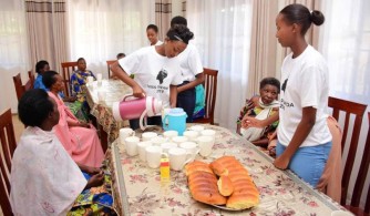 MISS RWANDA 2019: Abahatana basuye umudugudu 'Impinganzima' utuwe n'abasizwe iheruheru na Jenoside yakorewe Abatutsi mu 1994 -AMAFOTO