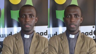 Rev Kayumba yaciye amarenga ko ‘yatewe indobo’ anatangaza ibintu 5 bituma ab’ubu batinda gushaka