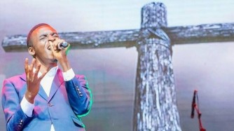 VIDEO: Sam Rwibasira yahishuye ko yigeze kugerageza gukora umuziki wa secular anatangaza intumbero afite mu muziki wa Gospel