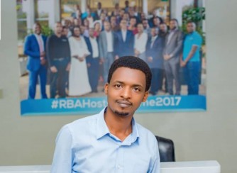 Sam Muvunyi yashyize hanze indirimbo ivuga ibyiza by'u Rwanda - VIDEO