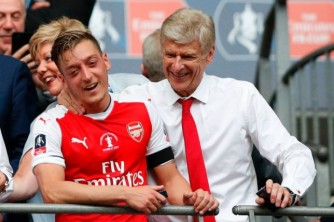 Arsene Wenger yerekanye uburyo Arsenal yakinamo bigafasha Ozil kugaruka mu kibuga